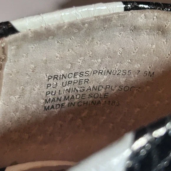 Betsey Johnson Princess Pump 7.5 d'Orsey Style Stiletto Black And White Stripe - Picture 8 of 9